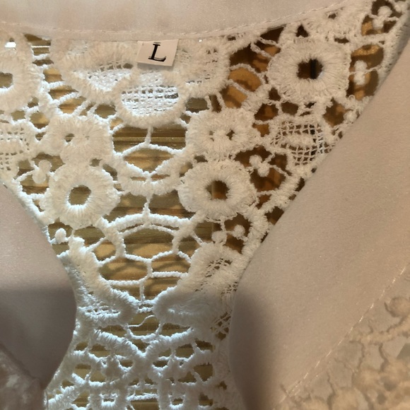 Beautiful white Top in a size L - Picture 2 of 6